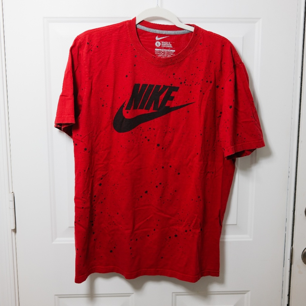 NIKE Red Splatter Pattern T-shirt Regular Fit Size Large